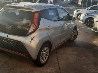 TOYOTA Aygo 1.0 VVT-i 72ch x-play x-app 5p MC18 occasion 2019 - Photo 2