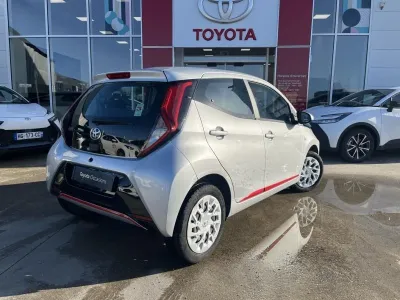 TOYOTA Aygo 1.0 VVT-i 72ch x-play x-app 5p MC18 occasion 2019 - Photo 2