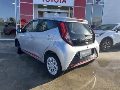 TOYOTA Aygo 1.0 VVT-i 72ch x-play x-app 5p MC18 occasion 2019 - Photo 3