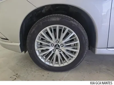 MITSUBISHI Outlander PHEV Twin Motor Instyle 4WD Euro6d-T EVAP 5cv occasion 2019 - Photo 4