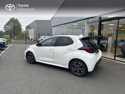 TOYOTA Yaris 116h Design Pack 5p MY22 occasion 2022 - Photo 2