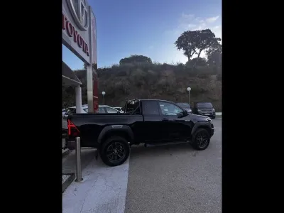 TOYOTA Hilux 2.8 D-4D X-Tra Cabine Invincible 4WD BVA RC23 occasion 2023 - Photo 2