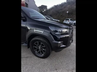 TOYOTA Hilux 2.8 D-4D X-Tra Cabine Invincible 4WD BVA RC23 occasion 2023 - Photo 3