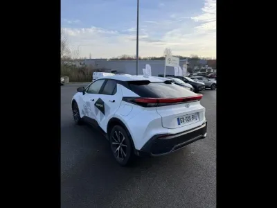 TOYOTA C-HR 1.8 140ch Design NG23 occasion 2024 - Photo 2