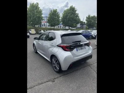 TOYOTA Yaris 116h Iconic 5p occasion 2021 - Photo 2