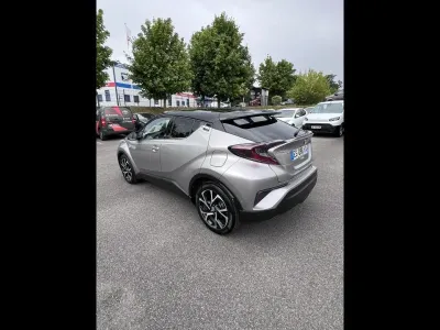 TOYOTA C-HR 122h Graphic 2WD E-CVT RC18 occasion 2017 - Photo 4