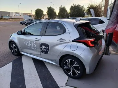 TOYOTA Yaris 116h Design 5p MY25 occasion 2025 - Photo 4