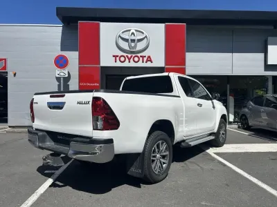 TOYOTA Hilux 2.4 D-4D 150ch X-Tra Cabine Légende 4WD RC19 occasion 2019 - Photo 4