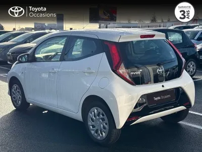 TOYOTA Aygo 1.0 VVT-i 72ch x-play 5P MY19 occasion 2021 - Photo 2