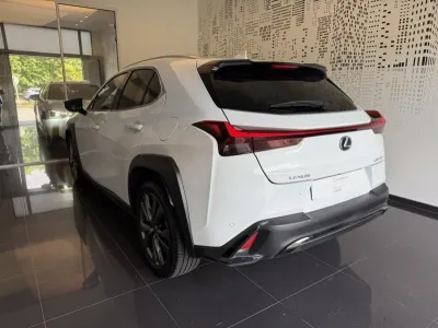 LEXUS UX 250h F SPORT Design 2WD occasion 2023 - Photo 3