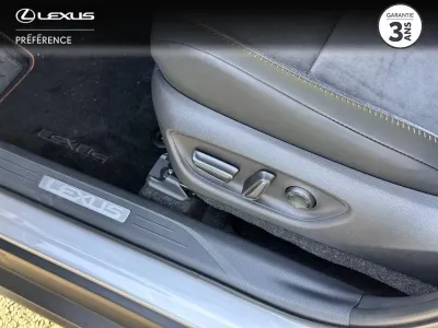 LEXUS LBX 1.5 136ch Cool 4WD occasion 2025 - Photo 2