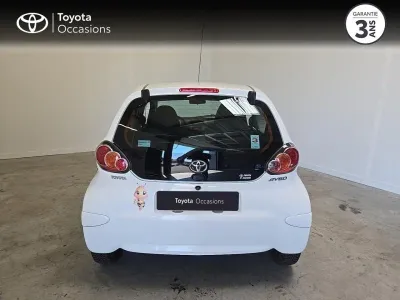 TOYOTA Aygo 1.0 VVT-i 68ch Dynamic MMT 3p occasion 2014 - Photo 4