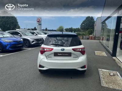 TOYOTA Yaris 100h Collection Zen Nav 5p occasion 2017 - Photo 4