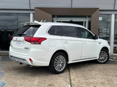 MITSUBISHI Outlander PHEV Twin Motor Instyle 4WD Euro6d-T EVAP 5cv occasion 2019 - Photo 4
