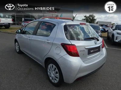 TOYOTA Yaris HSD 100h Business 5p occasion 2015 - Photo 2