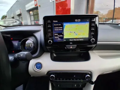 TOYOTA Yaris 116h Iconic 5p occasion 2020 - Photo 4