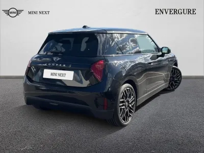 MINI Cooper 5 Portes C 156ch Favoured DKG7 occasion 2024 - Photo 2
