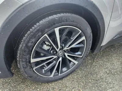 TOYOTA C-HR 1.8 140ch Collection NG23 occasion 2025 - Photo 3