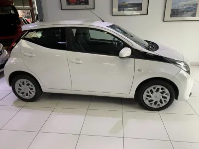 TOYOTA Aygo 1.0 VVT-i 72ch x-play x-shift 5p MY21 occasion 2021 - Photo 3