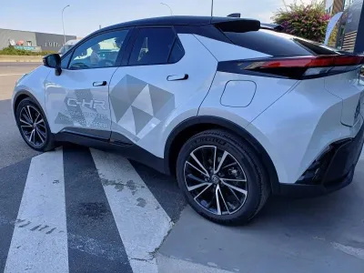 TOYOTA C-HR 1.8 140ch Collection MY25 occasion 2025 - Photo 4