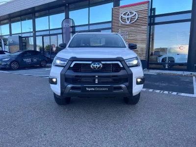TOYOTA Hilux 2.8 D-4D X-Tra Cabine Invincible 4WD BVA RC23 occasion 2025 - Photo 2