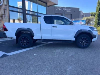 TOYOTA Hilux 2.8 D-4D X-Tra Cabine Invincible 4WD BVA RC23 occasion 2025 - Photo 3