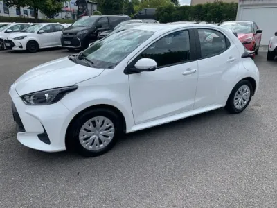 TOYOTA Yaris 116h Dynamic 5p MY22 occasion 2023 - Photo 2