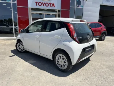 TOYOTA Aygo 1.0 VVT-i 72ch x-play 5p occasion 2019 - Photo 4
