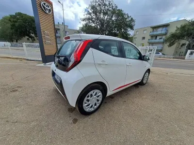 TOYOTA Aygo 1.0 VVT-i 72ch x-play 5p MY20 occasion 2020 - Photo 4