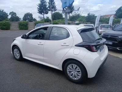 TOYOTA Yaris 116h Dynamic 5p MY22 occasion 2023 - Photo 3