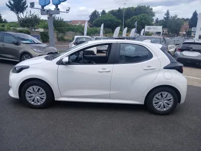 TOYOTA Yaris 116h Dynamic 5p MY22 occasion 2023 - Photo 2