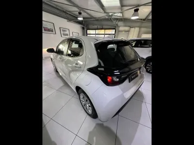 TOYOTA Yaris 116h Dynamic 5p MY22 occasion 2023 - Photo 2
