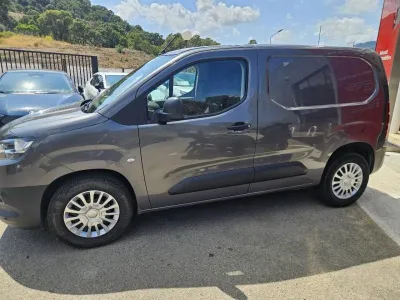 TOYOTA PROACE CITY Medium 130 D-4D Business RC21 occasion 2021 - Photo 4
