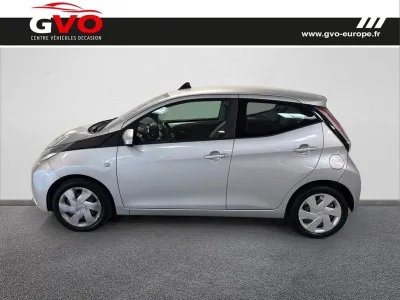 TOYOTA Aygo 1.0 VVT-i 72ch x-play 5p occasion 2018 - Photo 3