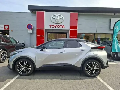 TOYOTA C-HR 1.8 140ch Collection NG23 occasion 2024 - Photo 4
