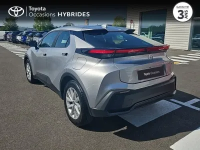 TOYOTA C-HR 1.8 Hybride 140ch Dynamic Business NG23 occasion 2024 - Photo 2
