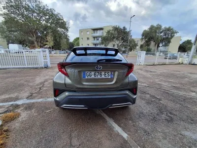 TOYOTA C-HR 184h Distinctive 2WD E-CVT MY22 occasion 2022 - Photo 2