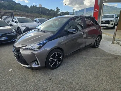 TOYOTA Yaris HSD 100h Collection 5p occasion 2017 - Photo 3