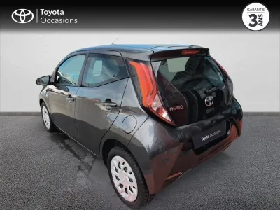 TOYOTA Aygo 1.0 VVT-i 72ch x-play 5P MY19 occasion 2021 - Photo 2