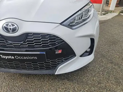 TOYOTA Yaris 116h GR Sport 5p MY22 occasion 2022 - Photo 2