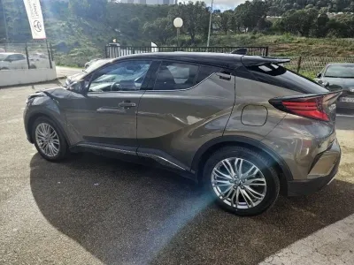 TOYOTA C-HR 184h Distinctive 2WD E-CVT MY22 occasion 2022 - Photo 4