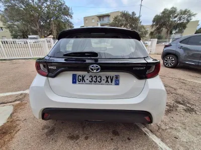TOYOTA Yaris 116h Dynamic 5p MY22 occasion 2022 - Photo 2