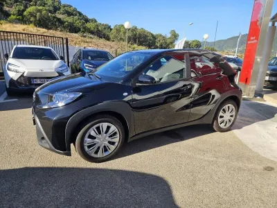 TOYOTA Aygo X 1.0 VVT-i 72ch Dynamic occasion 2022 - Photo 2