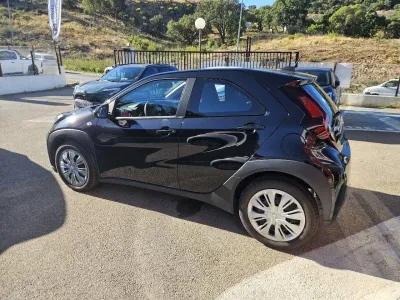 TOYOTA Aygo X 1.0 VVT-i 72ch Dynamic occasion 2022 - Photo 4