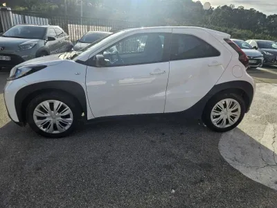 TOYOTA Aygo X 1.0 VVT-i 72ch Dynamic occasion 2022 - Photo 4