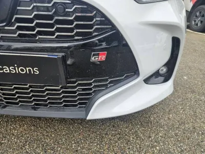 TOYOTA Yaris 116h GR Sport 5p MY22 occasion 2023 - Photo 2