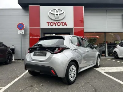 TOYOTA Yaris 116h Dynamic 5p MY22 occasion 2023 - Photo 4