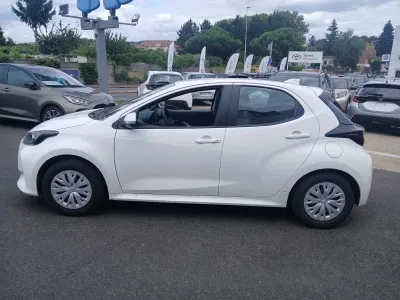 TOYOTA Yaris 116h Dynamic Business 5p + Programme Beyond Zero Academy MY22 occasion 2023 - Photo 3