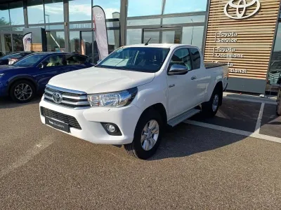 TOYOTA Hilux 2.4 D-4D 150ch X-Tra Cabine Légende 4WD RC19 occasion 2019 - Photo 2