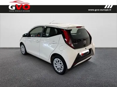 TOYOTA Aygo 1.0 VVT-i 72ch x-play 5p MY20 occasion 2021 - Photo 2